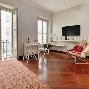Chic 1bdr With Shared Terrace Steps From Duomo By Rentopolis Milano
